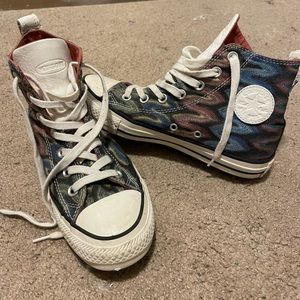Converse size 6 zig zag design